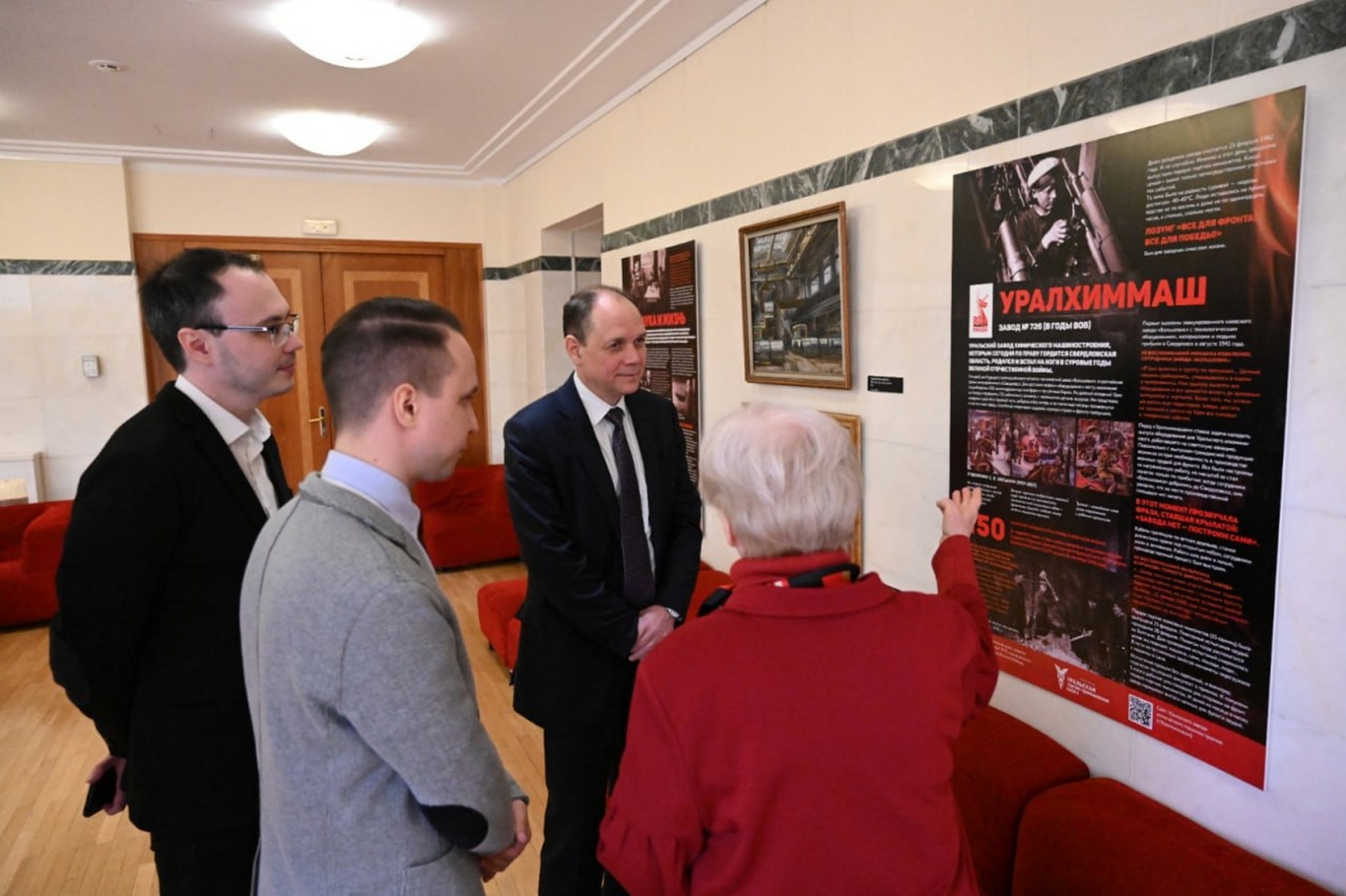 В резиденции губернатора открылись две выставки, посвящённых 80-летию Великой Победы